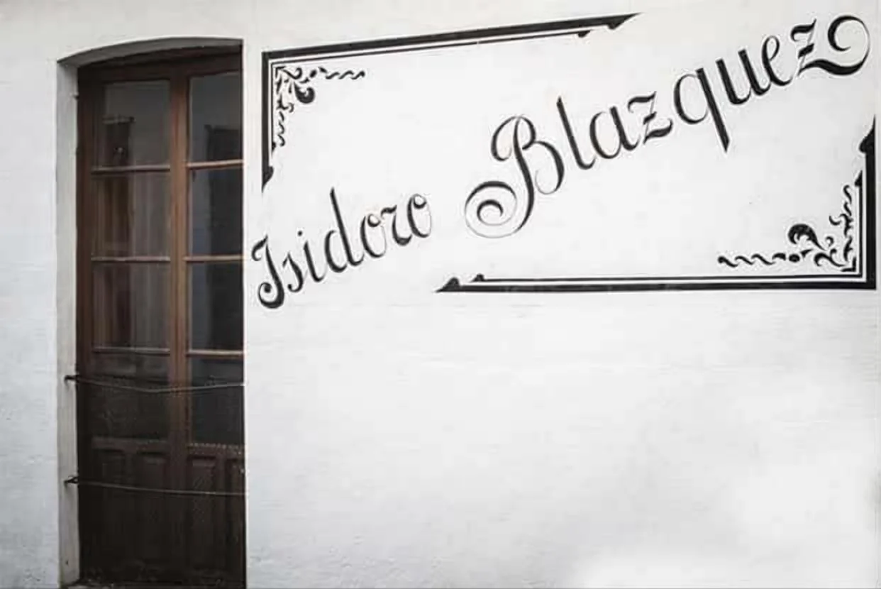 La façade historique « Isidoro Blázquez », à Crespos